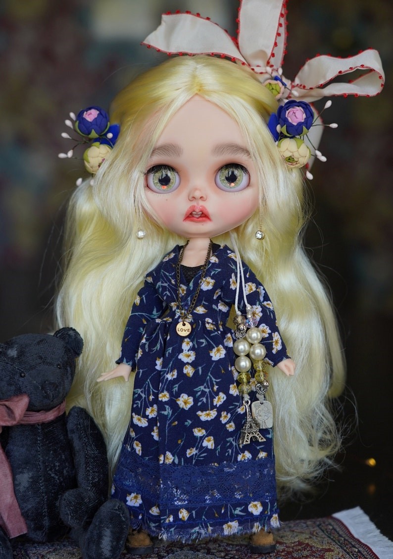 Londyn – Custom Blythe Doll One-Of-A-Kind OOAK Custom OOAK Blythe doll