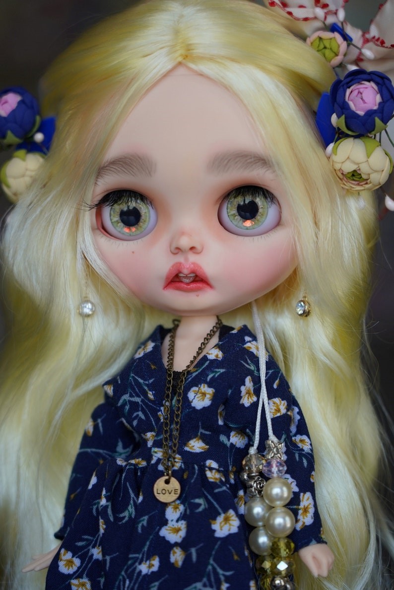 Londyn – Custom Blythe Doll One-Of-A-Kind OOAK Custom OOAK Blythe doll