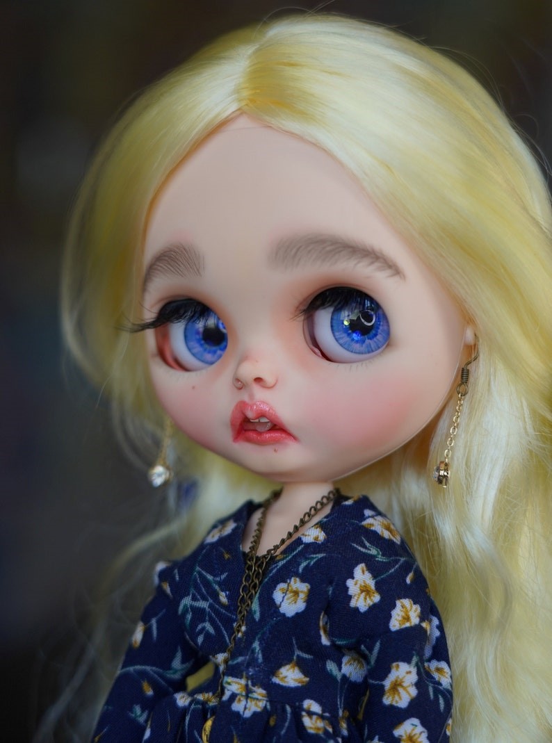 Londyn – Custom Blythe Doll One-Of-A-Kind OOAK Custom OOAK Blythe doll