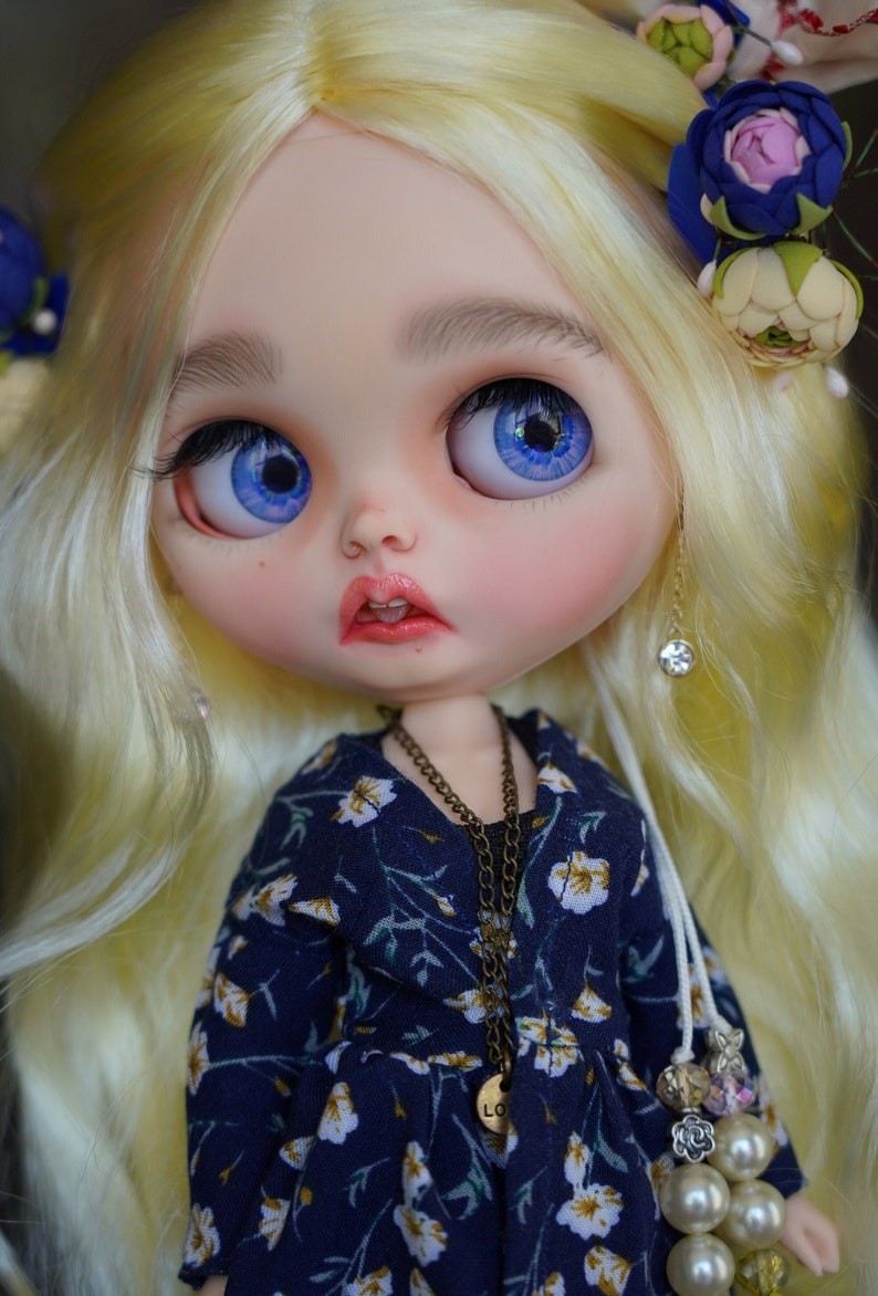 Londyn – Custom Blythe Doll One-Of-A-Kind OOAK Custom OOAK Blythe doll