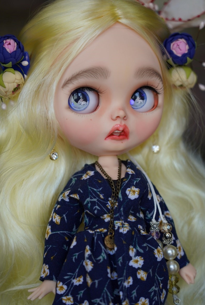 Londyn – Custom Blythe Doll One-Of-A-Kind OOAK Custom OOAK Blythe doll