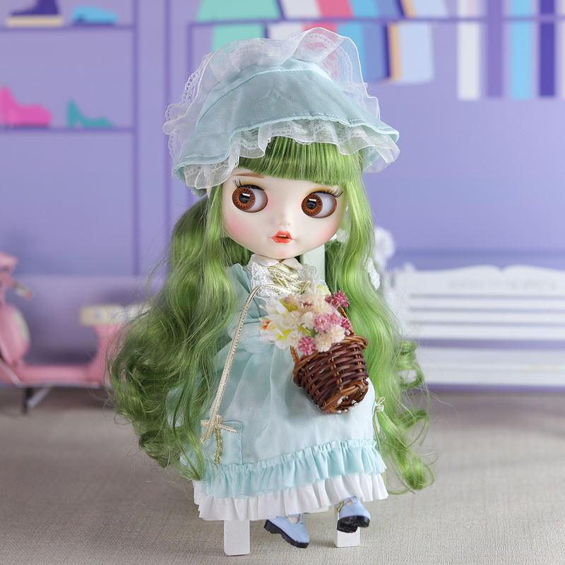 Sarah – Premium Custom Neo Blythe Doll with Green Hair, White Skin & Matte Smiling Face 3
