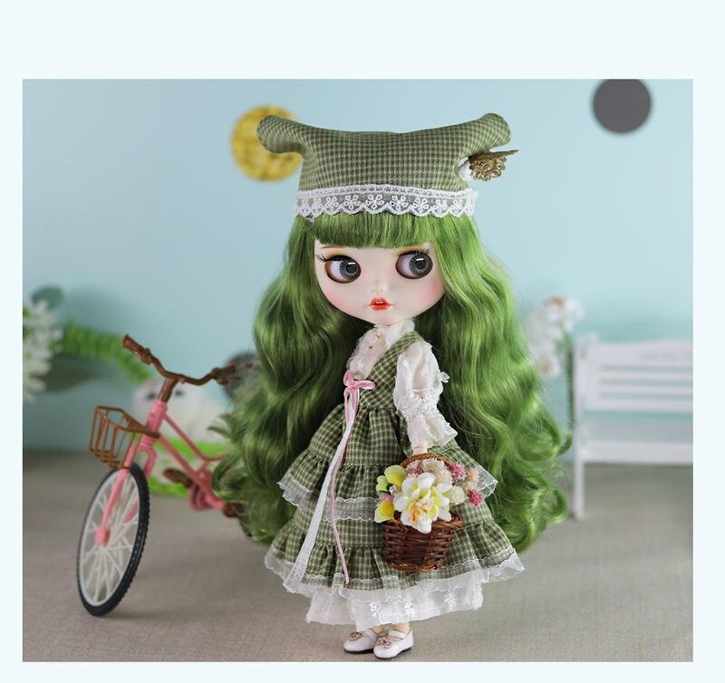 Zoey – Premium Custom Neo Blythe Doll with Green Hair, White Skin & Matte Smiling Face 10