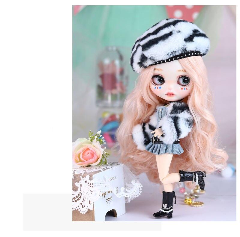 Juliana – Premium Custom Neo Blythe Doll nga adunay Pink nga Buhok, Puti nga Panit ug Matte Cute nga Nawong