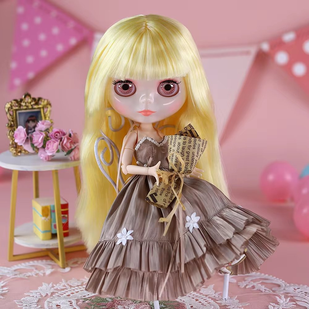 Anwen – Premium Custom Neo Blythe Doll with Blonde Hair, White Skin & Shiny Cute Face4