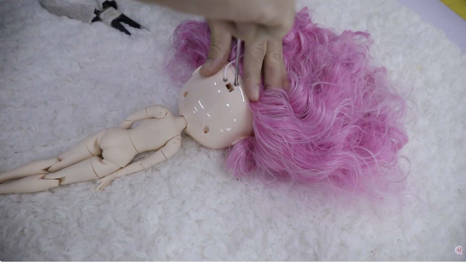 VIP CLUB ๐ 13 Attaching the finished Blythe doll head to the body