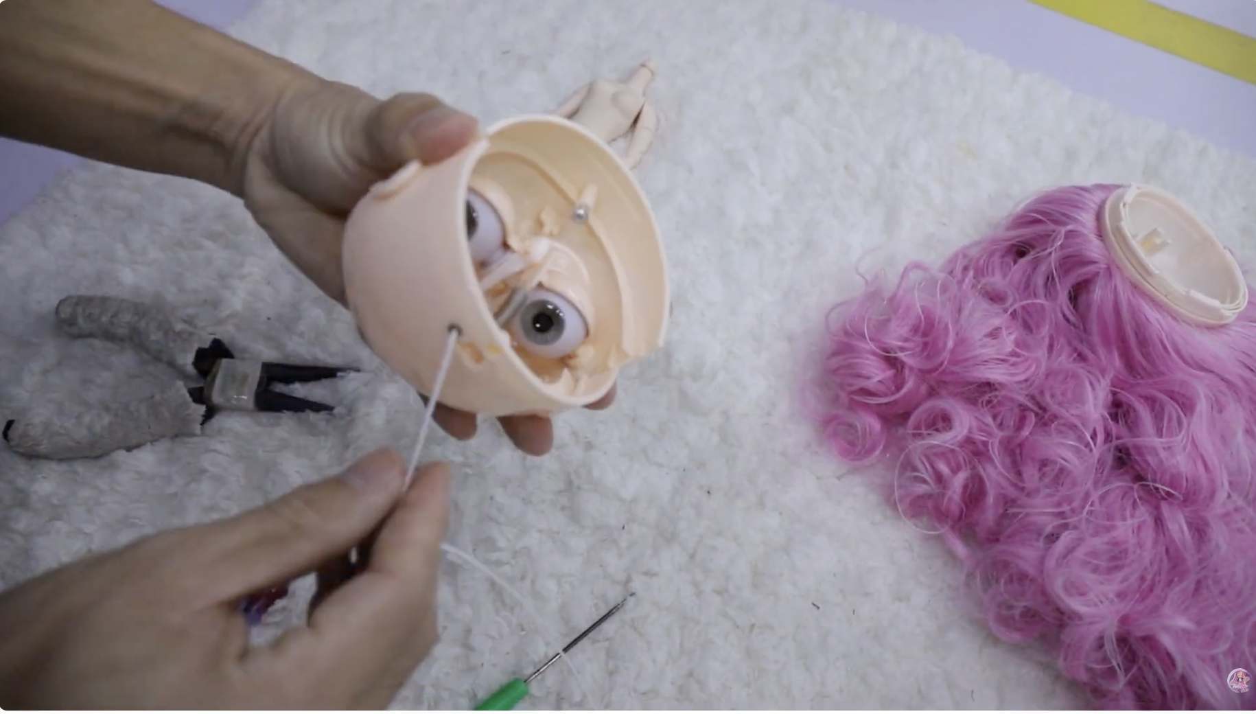 VIP CLUB ๐ 8 Seating the eye mechanism and spring inside the Blythe doll faceplate