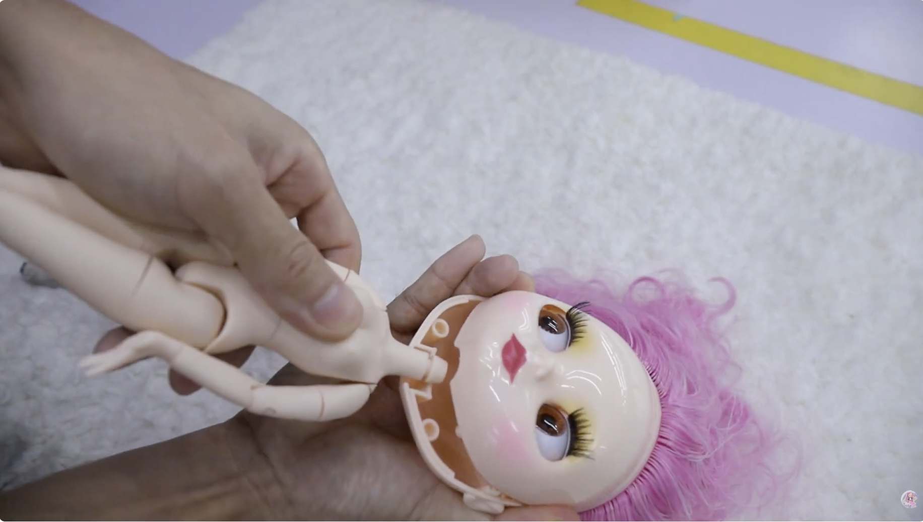 VIP CLUB ๐ 11 The eye-change mechanism seen inside the assembled Blythe doll head