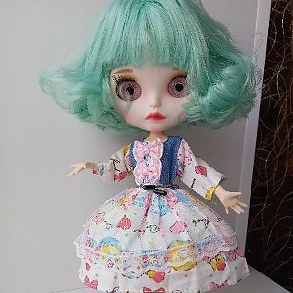 This Is Blythe customer photo from the United Kingdom: custom Neo Blythe doll delivered to the UK